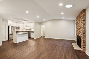 1195 Weston Ln N in Plymouth, MN - Building Photo