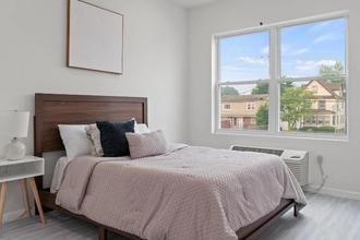 51 E Main St in Bergenfield, NJ - Foto de edificio - Building Photo