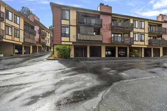 Vermont Hills Apartments in Hayward, CA - Building Photo - Building Photo