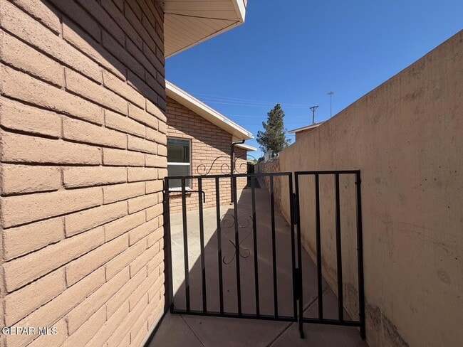 293 Atlantic Rd in El Paso, TX - Building Photo - Building Photo