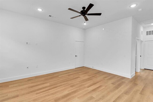 1712-504 Bernard St in Garland, TX - Foto de edificio - Building Photo