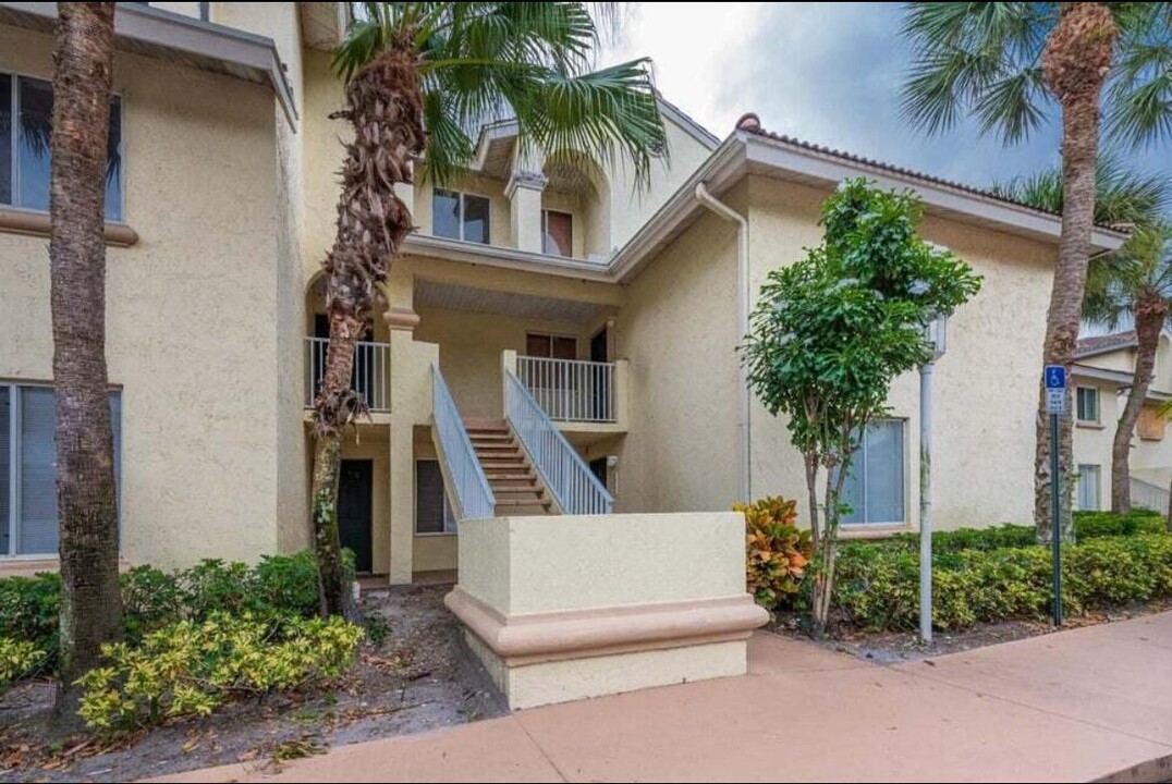 5104 Glenmoor Dr in West Palm Beach, FL - Foto de edificio