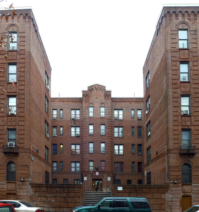 2018 Monterey Ave in Bronx, NY - Foto de edificio - Building Photo