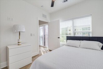 3000 Duval St, Unit 202 in Austin, TX - Building Photo - Building Photo