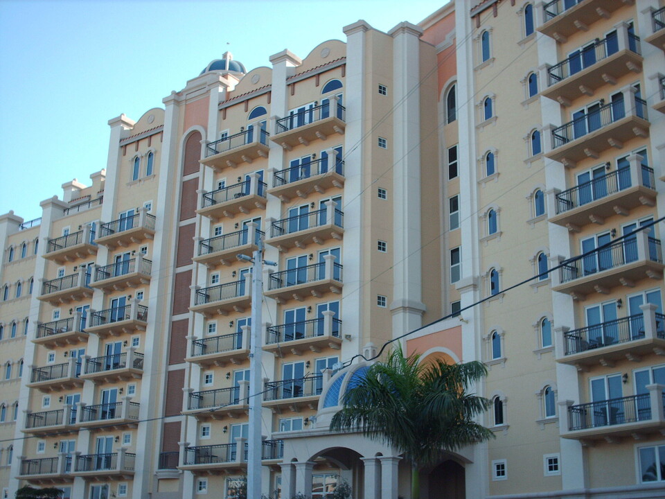 La Bellasara in Sarasota, FL - Foto de edificio