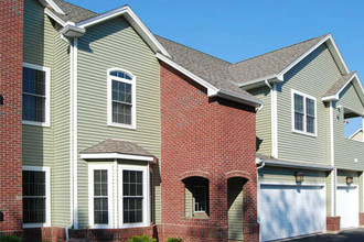 The Mansions at Canyon Ridge in Broad Brook, CT - Foto de edificio - Building Photo