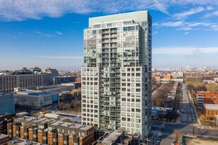 Flair Tower Apartments in Chicago, IL - Building Photo