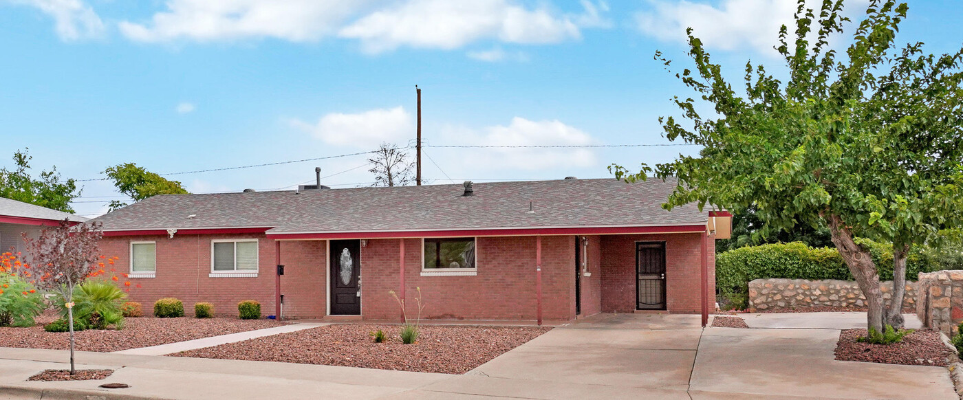 10108 Chinaberry Dr in El Paso, TX - Building Photo