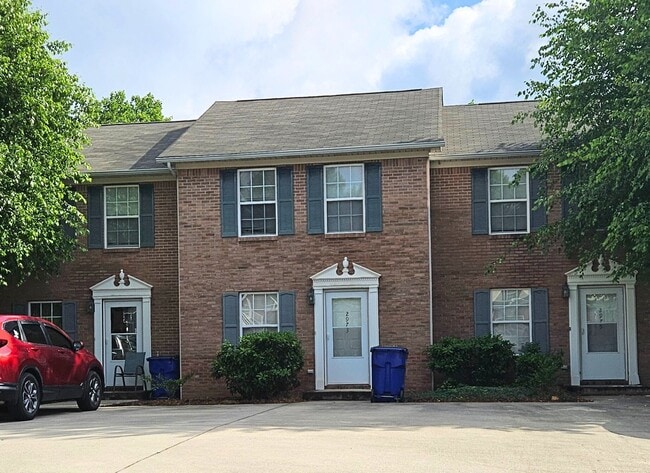 property at 2975-2975 Landmark Ct NE