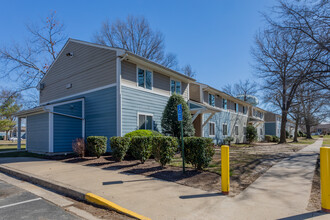 Newman Village Apartments in Richmond, VA - Foto de edificio - Building Photo