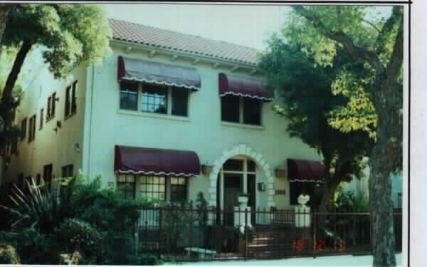 1950 Argyle Ave in Los Angeles, CA - Building Photo