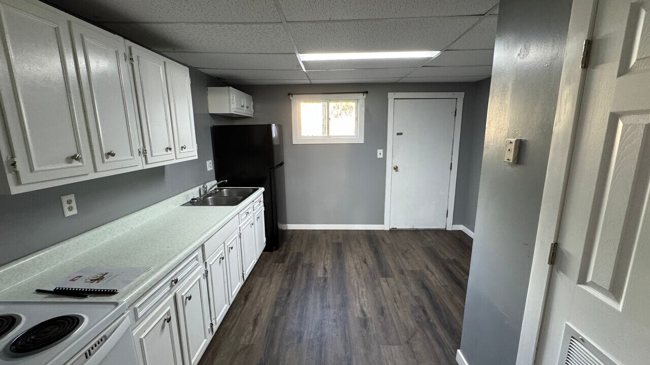 511 N Platte Ave, Unit 1A in Juniata, NE - Foto de edificio