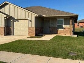 503 Parkhill Cir in Newcastle, OK - Building Photo