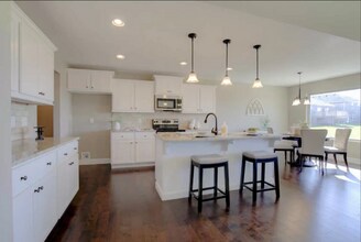 4491 E Kentbrook Dr in Springfield, MO - Foto de edificio - Building Photo