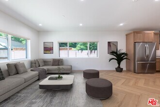 5220 1/2 Goodland Ave in Los Angeles, CA - Building Photo - Building Photo