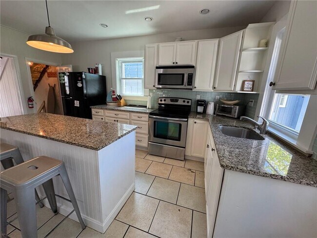 20 Narragansett Ave in Newport, RI - Building Photo - Building Photo