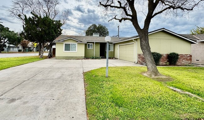 property at 991 Granada Cir