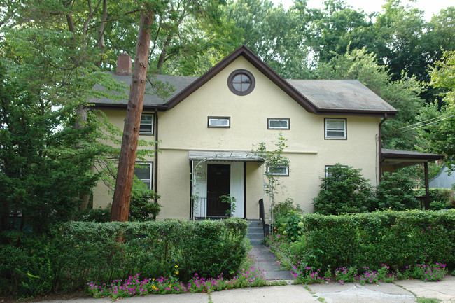 100 Pocantico St in Tarrytown, NY - Foto de edificio - Building Photo