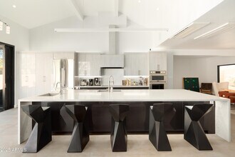 4440 E Camelback Rd in Phoenix, AZ - Building Photo - Building Photo