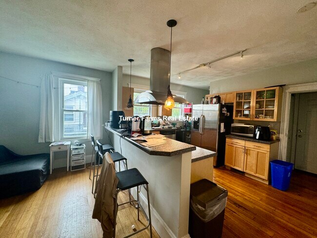 6 Belmont St, Unit 1 in Somerville, MA - Foto de edificio - Building Photo