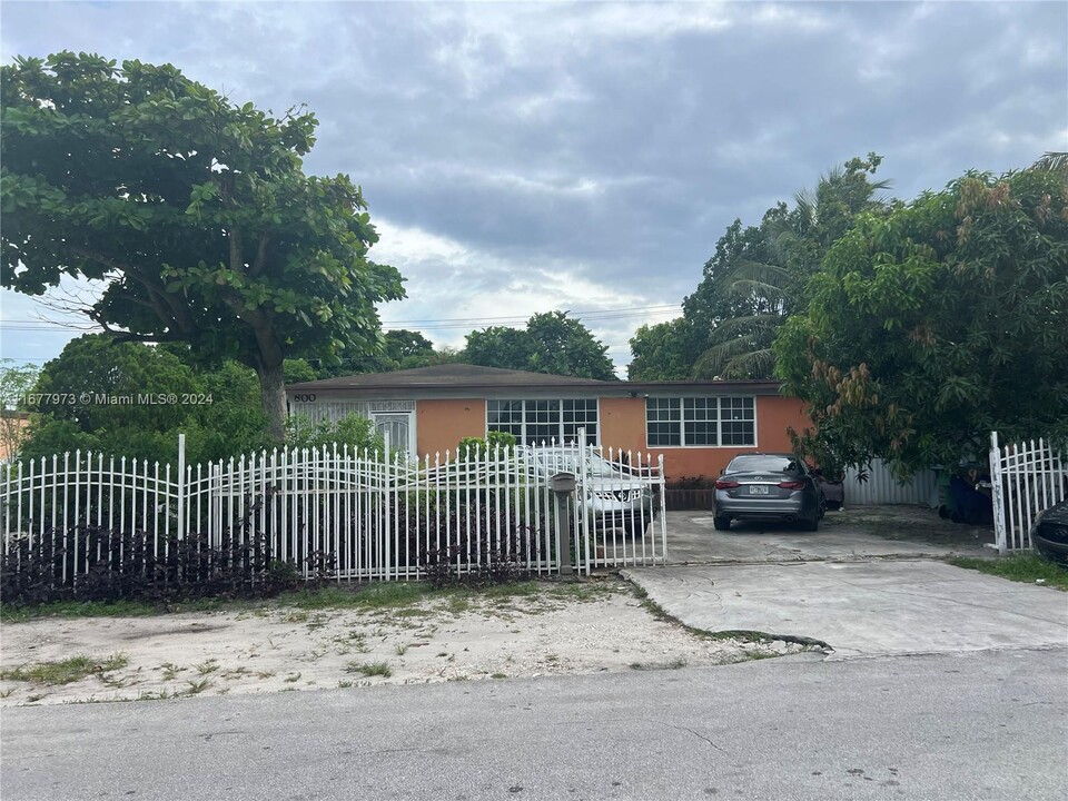 800 NW 145th Terrace in Miami, FL - Building Photo