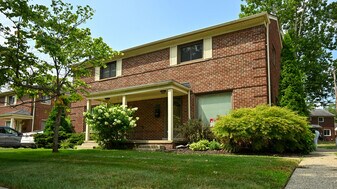 2611 Oliver Rd in Royal Oak, MI - Building Photo