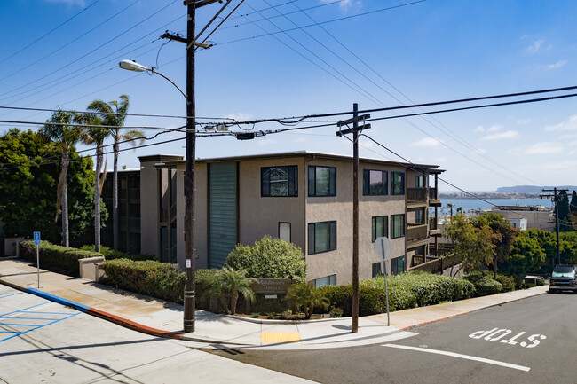 Middletown Terrace Condominiums in San Diego, CA - Building Photo - Building Photo