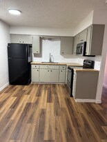 917 E Indiana Ave in Spokane, WA - Building Photo