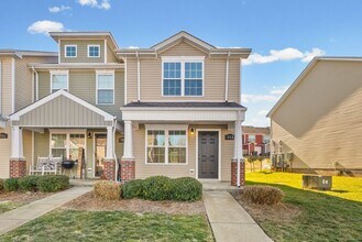 352 Sam Houston Cir in Clarksville, TN - Building Photo - Building Photo