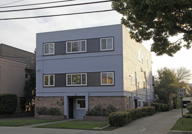 2232-2234 Santa Clara Ave in Alameda, CA - Foto de edificio - Building Photo