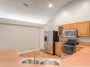 313 Johns Glen Dr in Jacksonville, FL - Foto de edificio - Building Photo