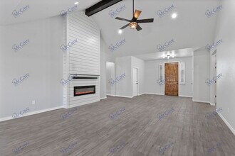 2524 Creek Dr in Granbury, TX - Building Photo - Building Photo