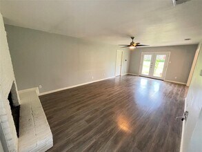 8436 Jamestown Dr in Austin, TX - Building Photo - Building Photo