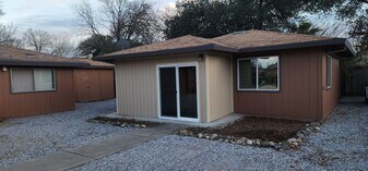 1151 Dusty Ln in Redding, CA - Building Photo