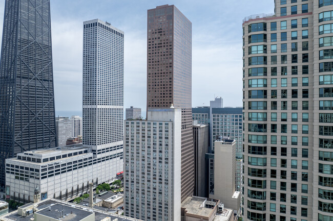 Olympia Centre in Chicago, IL - Building Photo - Building Photo