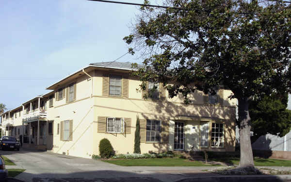 1347 E 3rd St in Long Beach, CA - Foto de edificio - Building Photo