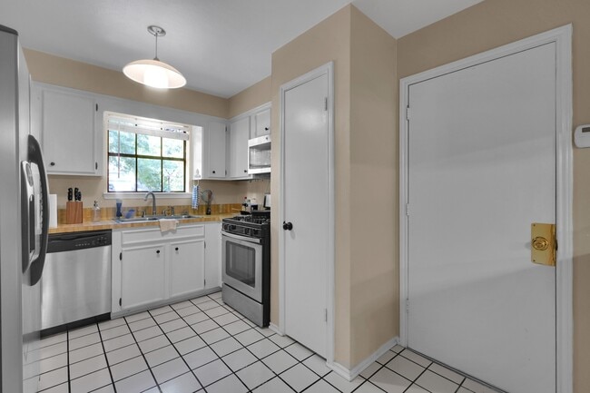 property at 83 Summer Crest Cir