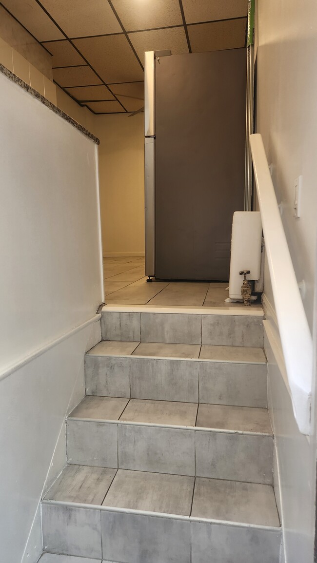 19 Brighton Ct, Unit 1st Fl, Unit 1st Fl