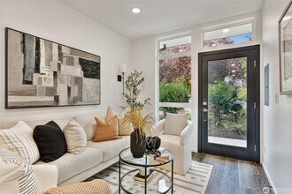 2045 NW 63rd St in Seattle, WA - Building Photo - Building Photo