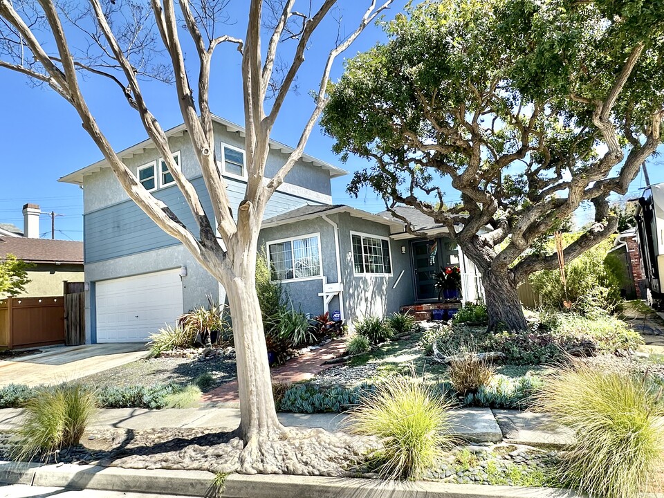 10794 Clarmon Pl in Culver City, CA - Foto de edificio