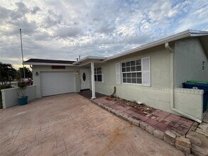 11461 NW 31st Pl in Sunrise, FL - Building Photo - Building Photo