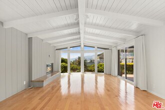 117 Ocean Way in Santa Monica, CA - Building Photo - Building Photo