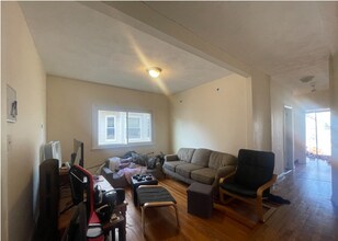 227 Boston Ave, Unit 2 in Medford, MA - Foto de edificio - Building Photo