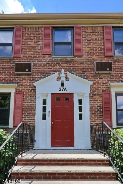 37 Sandra Cir in Westfield, NJ - Building Photo - Building Photo