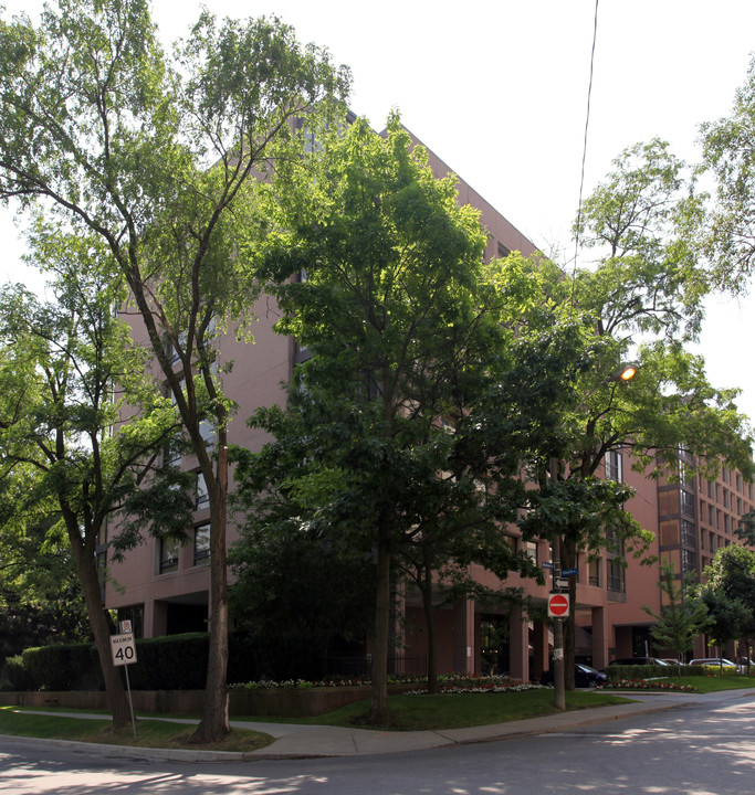 Heathside Place in Toronto, ON - Building Photo