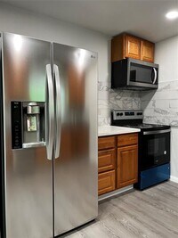 7919 Scanlock St photo'