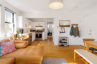 241 River St, Unit 10 in Cambridge, MA - Building Photo - Building Photo