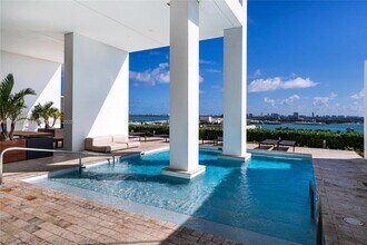 1040 Biscayne Blvd, Unit 3607 in Miami, FL - Building Photo - Building Photo
