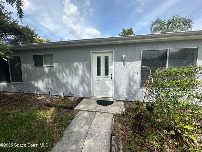 1300 Ethel Cir NE in Palm Bay, FL - Foto de edificio - Building Photo
