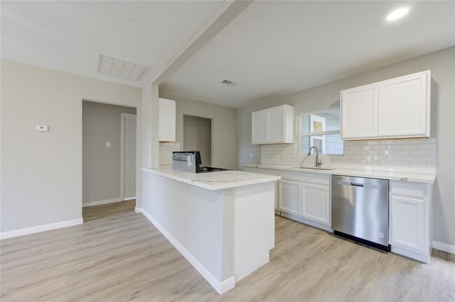 property at 3304 Washington St